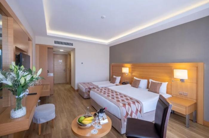 Salamis Bay Conti Resort Hotel & Casino Famagusta (Northern Cyprus) Quarto foto A room at the hotel