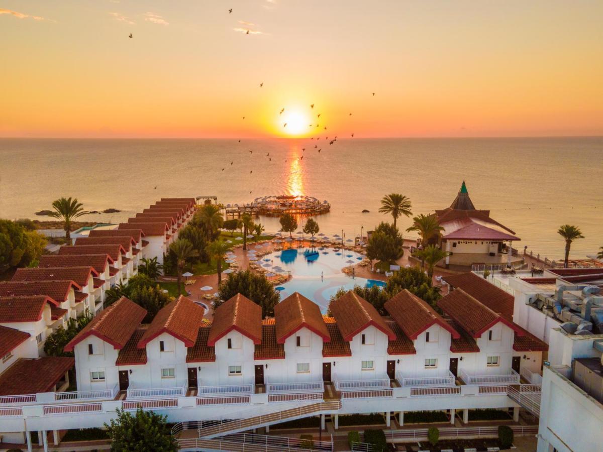 Salamis Bay Conti Resort Hotel & Casino Famagusta (Northern Cyprus) Exterior foto Sunset at the Iberostar Grand Hotel at Playa del Inglés, Gran Canaria