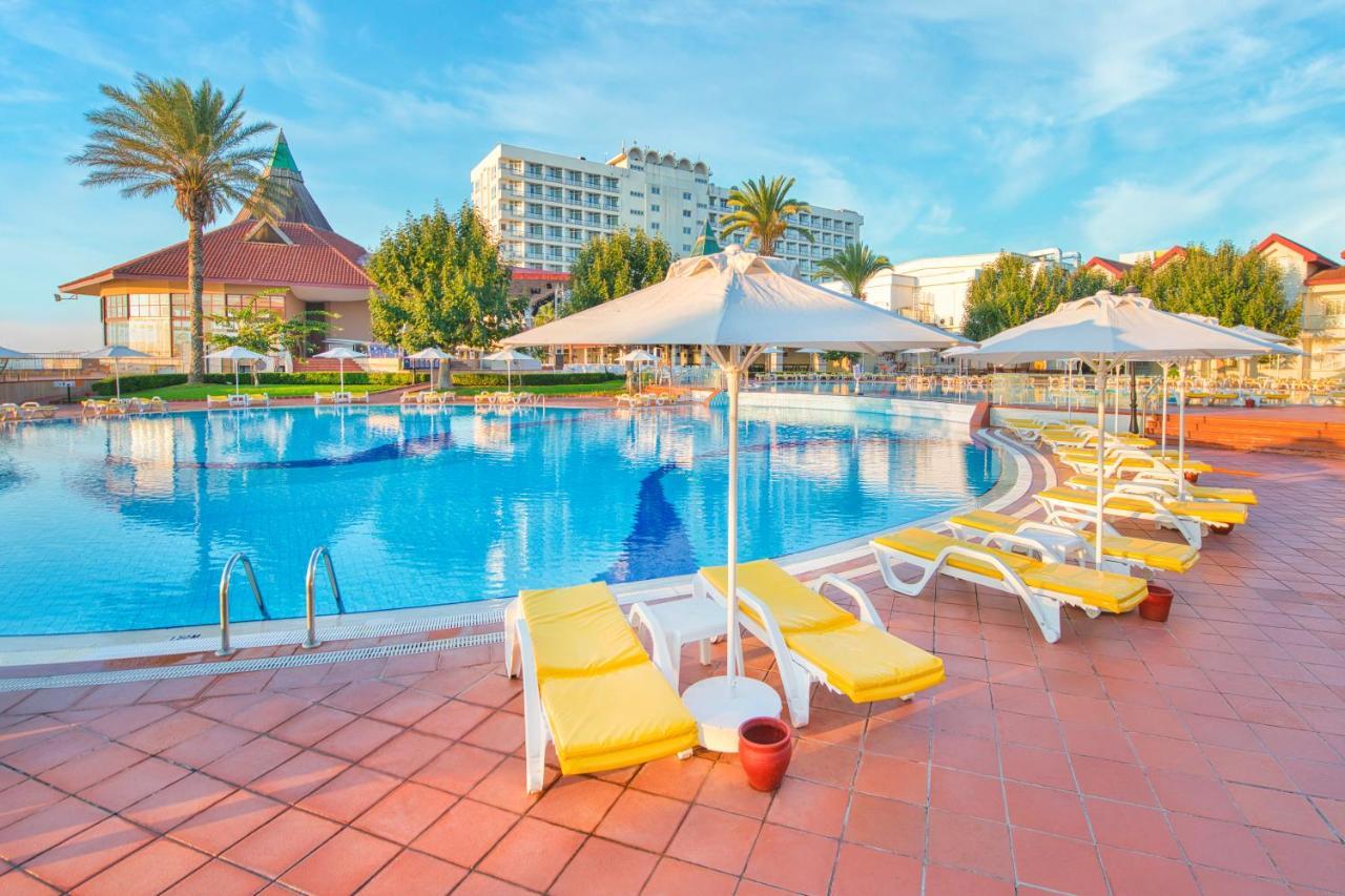 Salamis Bay Conti Resort Hotel & Casino Famagusta (Northern Cyprus) Exterior foto A pool at a hotel in Turkey