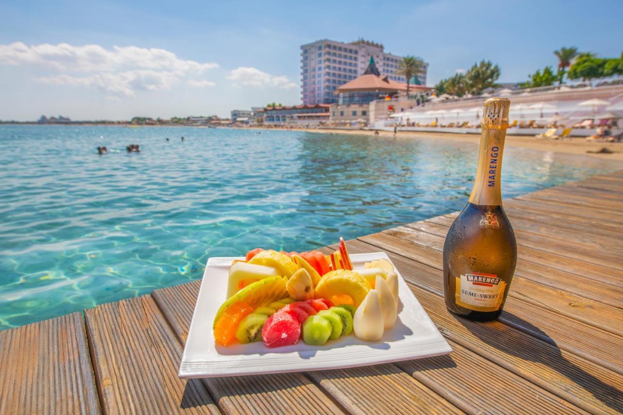 Salamis Bay Conti Resort Hotel & Casino Famagusta (Northern Cyprus) Exterior foto A bottle of Milaneza sparkling wine